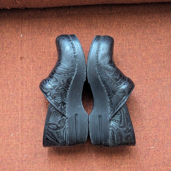 Scandi Girl Dansko Tooled Black Clogs Shoe Professional Boho Nurse Slip On - Picture 7 of 9